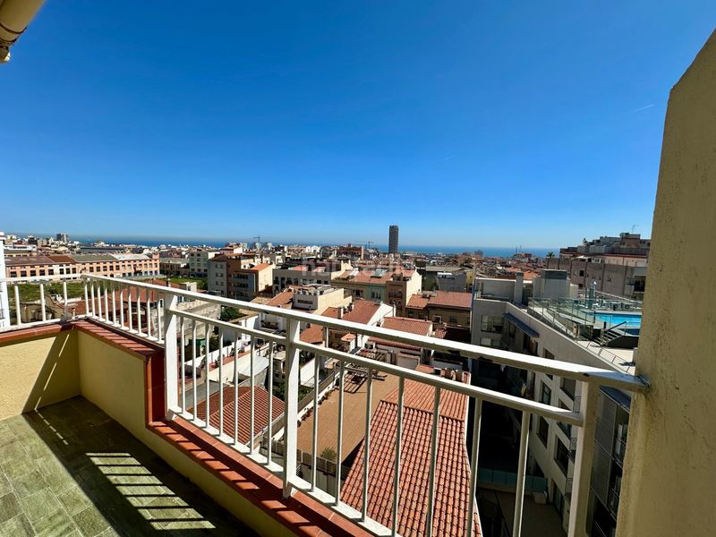 Foto 98c4fab5-c8e4-4ff6-8eb4-5d119e252335. Attico con parcheggio in Eixample Mataró