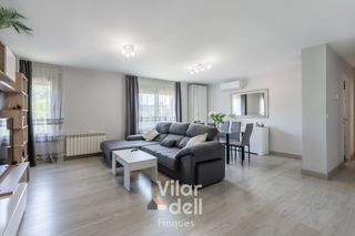 Pis  Carrer francesc layret. Luminoso piso de 89 m2 en can borrell