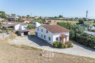 Masia a Lliçà de Vall. Casa con gran parcela rústica de 3.215 m2 en la urbanización la