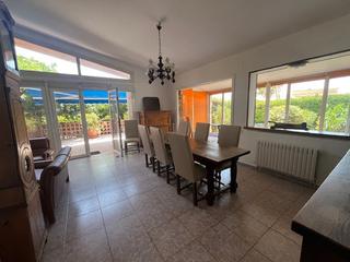 Xalet a Requesens. Spacieuse villa dans crin de verdure avec 3 chambres plus un ap