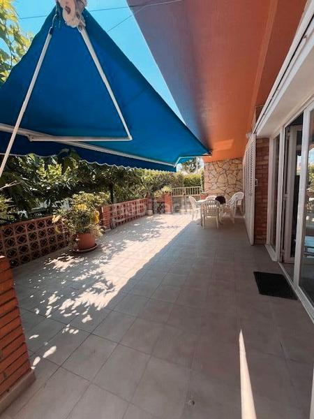 Foto 0eaf1e2c-7314-4fef-9170-ab32b1c6868d. Chalet spacieuse villa dans écrin de verdure avec 3 chambres plus un appartement proche de la plage principale. en Empuriabrava