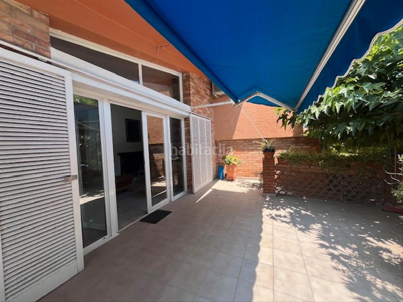 Foto c86046dd-a0ce-48d6-ade8-e93f95f4166f. Chalet spacieuse villa dans écrin de verdure avec 3 chambres plus un appartement proche de la plage principale. en Empuriabrava