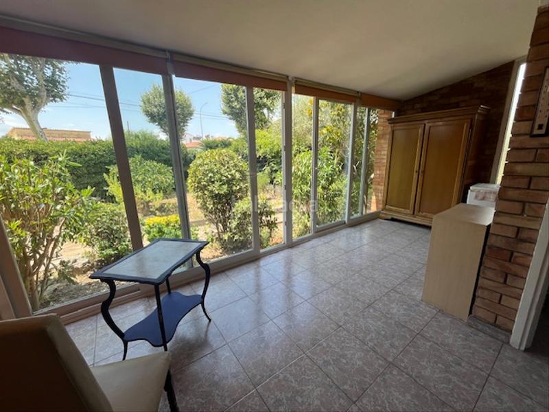 Foto f3b92189-77e9-4244-ab8a-4e12b8cb53da. Chalet spacieuse villa dans écrin de verdure avec 3 chambres plus un appartement proche de la plage principale. en Empuriabrava