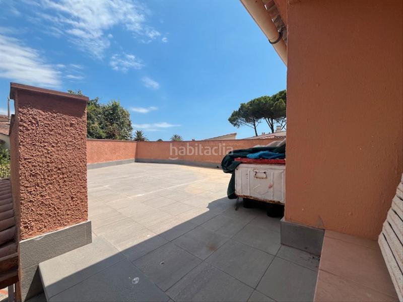 Foto f6e4b8e8-9394-40bb-956f-e6db696af5d5. Chalet spacieuse villa dans écrin de verdure avec 3 chambres plus un appartement proche de la plage principale. en Empuriabrava