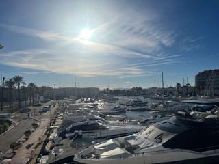 Aparcament cotxe a Muga - Gran Reserva - Badia. Exclusivité. parkings pouvant être fermés près port principal ou