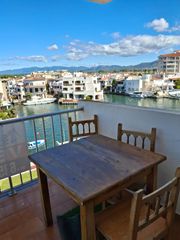 Pis a Carrer poblat t�pic-gregal 19. Grand studio avec vue spectaculaire. quartier tranquille a 1 min