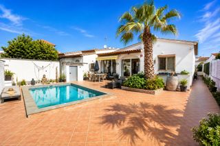 Casa a Sant Maurici. Maison r�nov�e de plain-pied avec piscine, 2 chambres dans secte