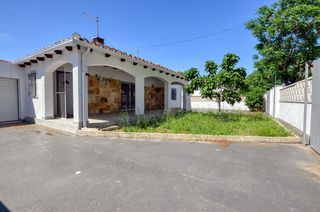 Casa a Montgr�. Maison non mitoyenne de plain-pied avec 4 chambres et garage dan