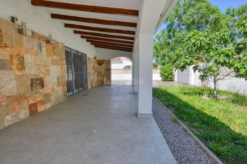 Foto c75299f9-cf18-42f2-9b8c-628421ffcdc0. Casa amb xemeneia aparcament a Montgrí Empuriabrava
