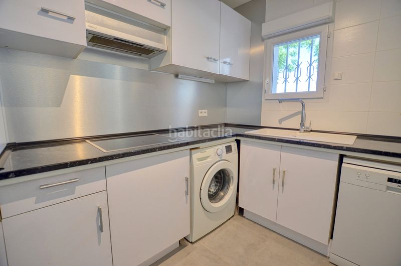 Foto fe251400-e4c1-44b2-be42-f5f9042818b0. Casa amb xemeneia aparcament a Montgrí Empuriabrava