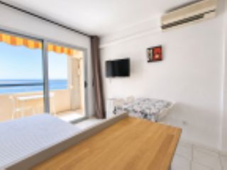 Estudi a Carrer poblat tipic-edifici nausica 6. Avec licence touristique hutg, studio cabine face a la mer, a 50