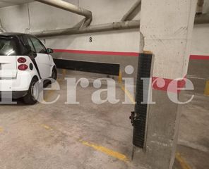 Motorradparkplatz in Calle sant mariús 4