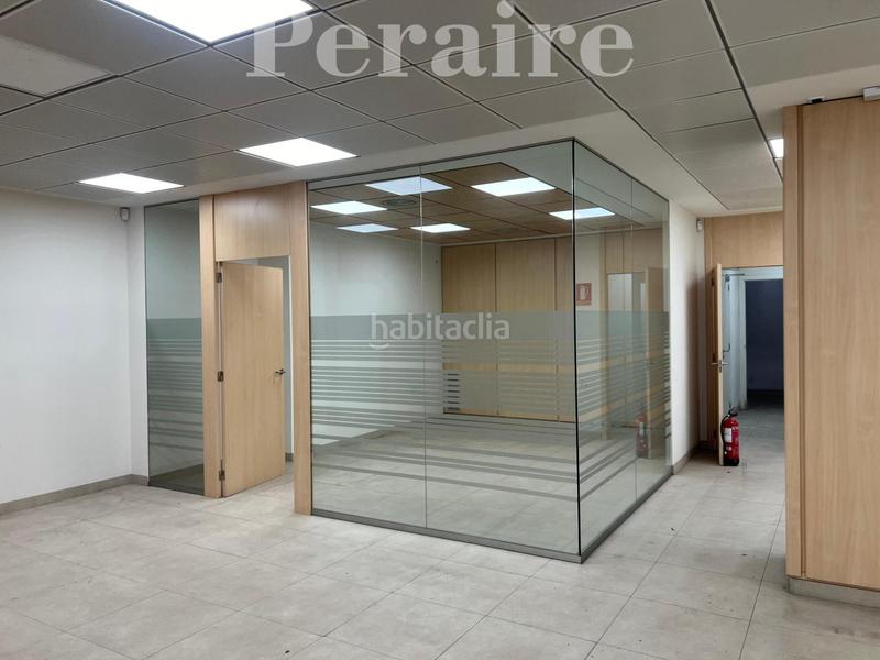 Foto 1f7f4a03-d997-44fb-8028-be77924e1a44. Local comercial en calle bogatell 29 amplio y luminoso! en Sant Adrià de Besòs