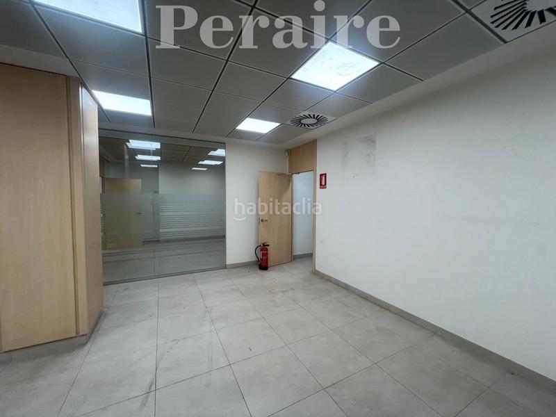 Foto 2e32ba98-48ba-4773-9acd-602d8179bc52. Local comercial en calle bogatell 29 amplio y luminoso! en Sant Adrià de Besòs