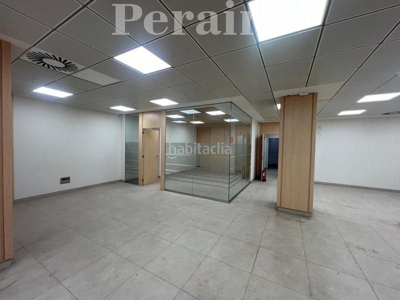 Foto b05d7500-edb8-4e40-bbfc-55e7d9f0734f. Local comercial en calle bogatell 29 amplio y luminoso! en Sant Adrià de Besòs