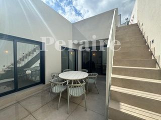 Miete Haus  Pasaje cusso. Con terraza de 90 m2 y plaza de parking incluida en el precio!