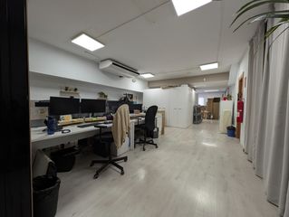 Local Comercial a Mare de deu del coll 70. Muy versátil y en perfecto estado de conservación