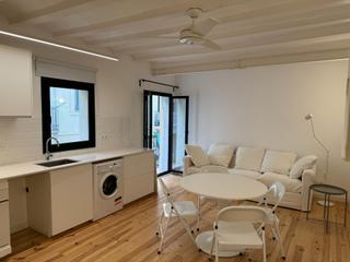 Location Appartement à Calle santa lluisa de marillac 1. Alquiler temporal loft al lado de la playa!
