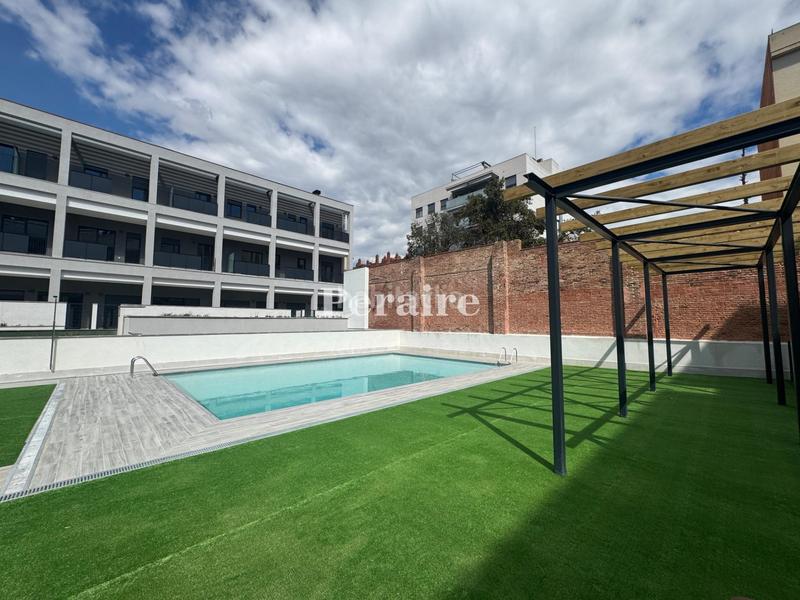 Foto 0f97094d-029e-457b-895a-7d6cf596b667. Miete etagenwohnung mit heizung parking pool in Eixample Sabadell