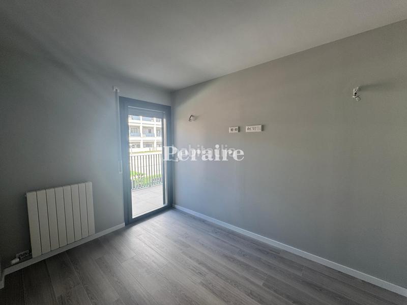 Foto 64f8594f-0e19-4f0a-be9b-0e201c593e8e. Rent flat with heating parking pool in Eixample Sabadell