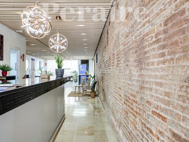 Foto a15efa28-eaca-4245-94a9-85ec2192e650. Alquiler oficina salas privadas en el 22 en Poblenou Barcelona