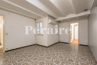 Planta baja en Lesseps 31. Doble uso permitido, local y vivienda