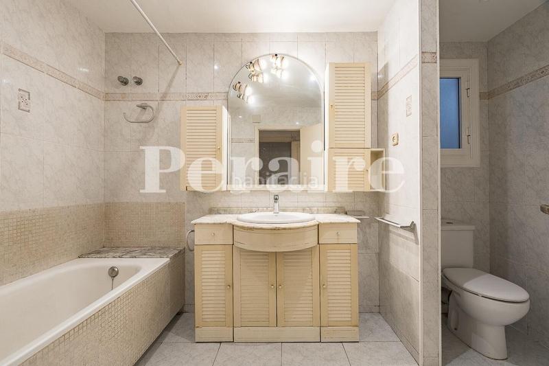 Foto 36275907-e42f-44c8-91a8-04a3d4aa72df. Local comercial en lesseps 31 doble uso permitido, local y vivienda en Barcelona