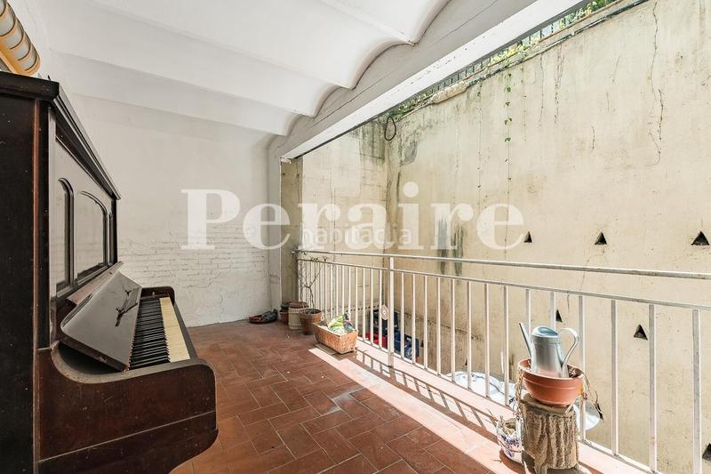 Foto 36761883-15a9-4440-8a48-43f20ae5087d. Local comercial en lesseps 31 doble uso permitido, local y vivienda en Barcelona
