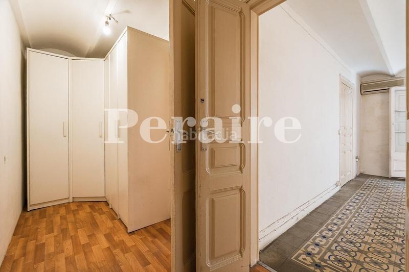 Foto 59534d5c-5a6d-41dc-a393-b83af048c0aa. Local comercial en lesseps 31 doble uso permitido, local y vivienda en Barcelona