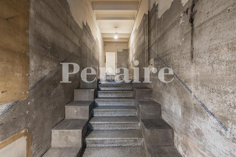 Foto 73245192-ac08-4e7c-8061-2546aad68c72. Local comercial en lesseps 31 doble uso permitido, local y vivienda en Barcelona