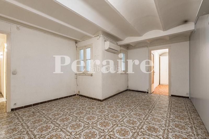 Foto a7b80882-2a81-4637-8df5-c3437cf77ba6. Local comercial en lesseps 31 doble uso permitido, local y vivienda en Barcelona