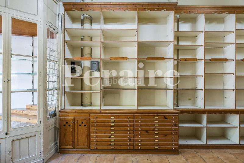 Foto b633c5b7-5419-4e3a-bf8a-02388eab3acf. Local comercial en lesseps 31 doble uso permitido, local y vivienda en Barcelona