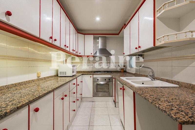 Foto c14d2c18-c224-4cbc-9700-1bfeef421de3. Local comercial en lesseps 31 doble uso permitido, local y vivienda en Barcelona