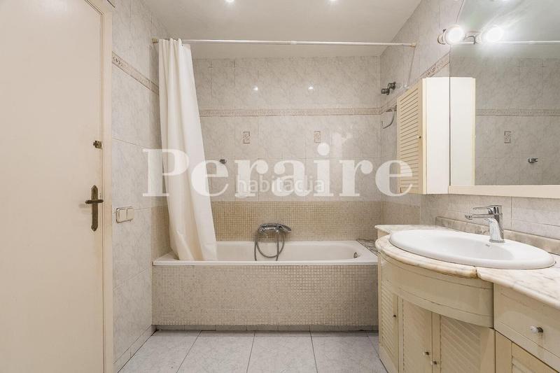 Foto ca14a4ad-4b9b-4d8e-9d67-7434db908f54. Local comercial en lesseps 31 doble uso permitido, local y vivienda en Barcelona