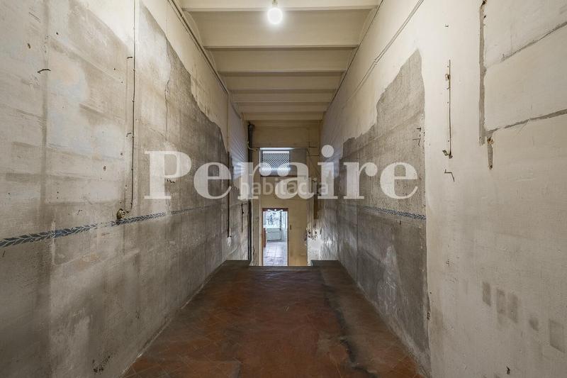 Foto d5889c36-eec3-451f-a59c-ea1fb0049866. Local comercial en lesseps 31 doble uso permitido, local y vivienda en Barcelona