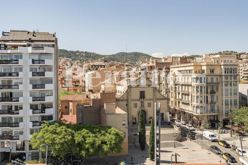 Foto e5ea8063-8407-4304-a3b4-b906072ad110. Local comercial en lesseps 31 doble uso permitido, local y vivienda en Barcelona