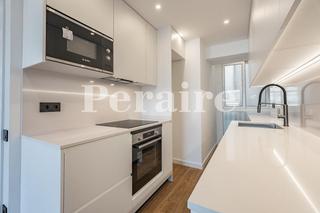 Ático en Calle londres 65. Reformado con terraza de 26 m2