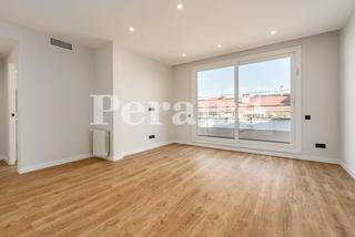 Attique à Calle londres 65. Reformado con terraza de 26 m2