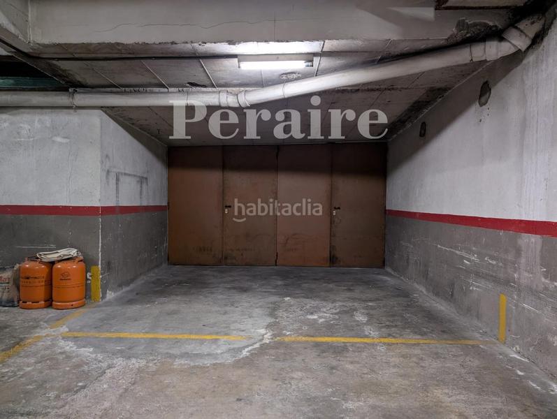 Foto 1e4223ae-9eb0-4f80-8996-ae402f505973. Alquiler parking coche en carrer sant marius 4 completa con trastero! en Barcelona