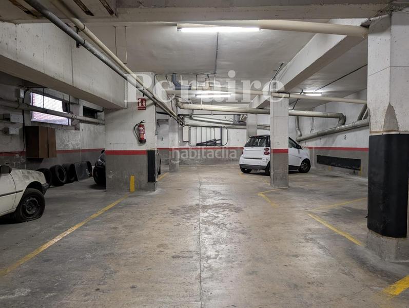 Foto 3c6332d0-555b-4fa8-aa8d-3b79936c0edd. Alquiler parking coche en carrer sant marius 4 completa con trastero! en Barcelona