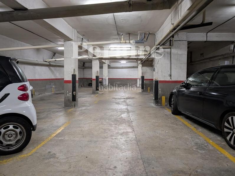 Foto 55b35d8b-4d60-468f-a381-16467aa526d1. Alquiler parking coche en carrer sant marius 4 completa con trastero! en Barcelona