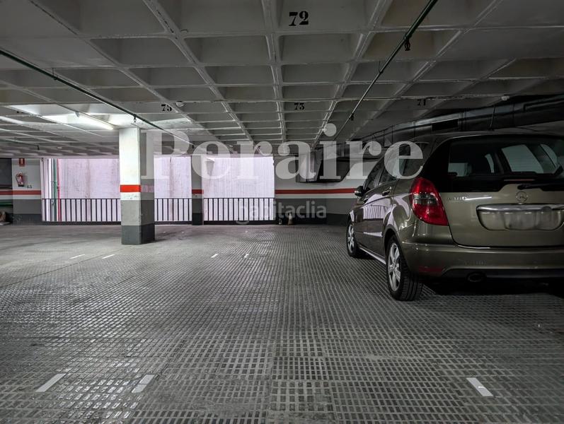 Foto 0aac5611-b012-432b-8f92-6c9b10721b3e. Alquiler parking coche en avenida roma 120 grandes plazas! en Barcelona