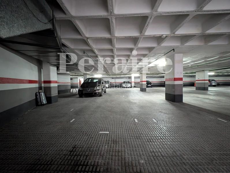 Foto 1b7fee02-5ee7-4fc6-915c-3cd0603f6ebb. Alquiler parking coche en avenida roma 120 grandes plazas! en Barcelona