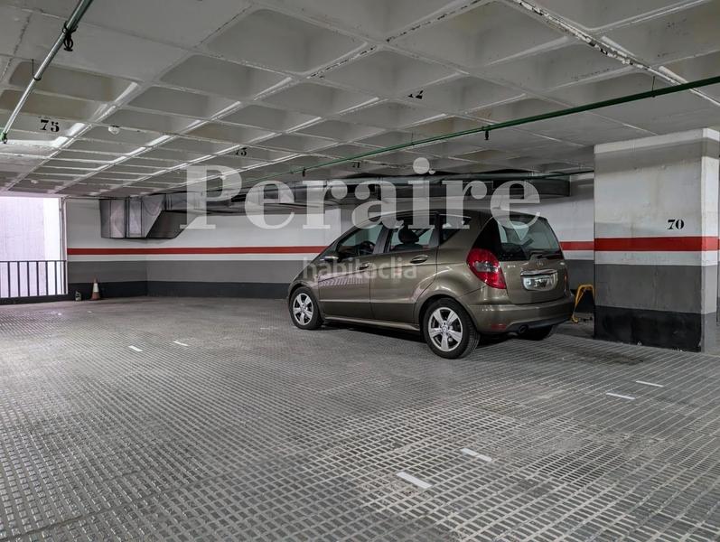 Foto 8a3c52cb-56e7-4a70-8e29-c0f4b63772a8. Alquiler parking coche en avenida roma 120 grandes plazas! en Barcelona