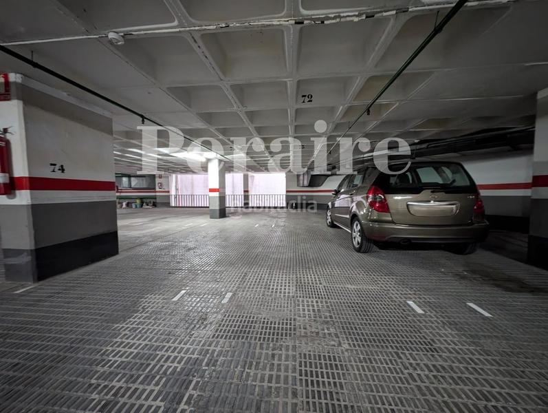 Foto d179b5cc-c063-4129-9428-26947e4a1e6a. Alquiler parking coche en avenida roma 120 grandes plazas! en Barcelona