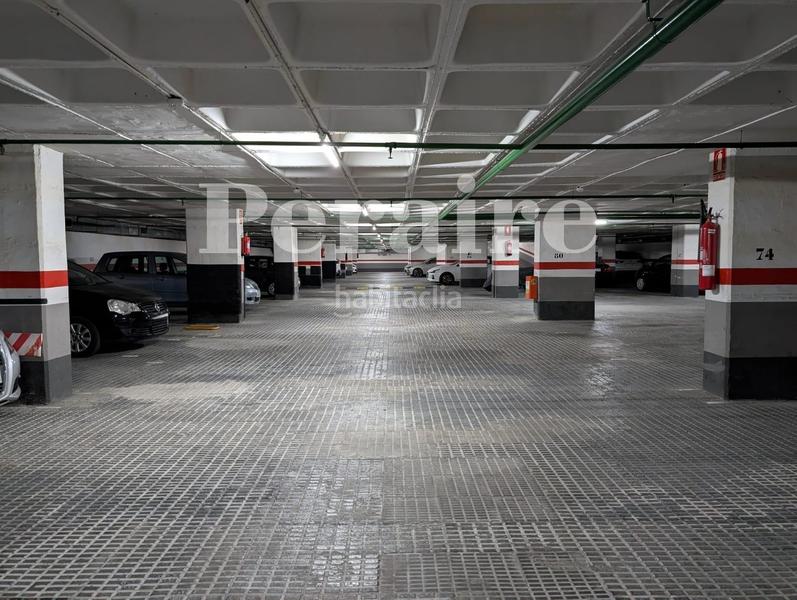 Foto f22f2ca4-73f8-42bf-9162-84bc7cffcbba. Alquiler parking coche en avenida roma 120 grandes plazas! en Barcelona