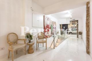 Locale commerciale in Carrer joan güell 164. Precioso y reformado con licencia!