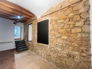 Local commercial à Carrer nou de sant francesc 38. Grandes posibilidades con inquilino!