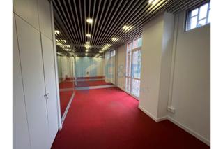 Alquiler Local Comercial  Avenida icaria. Con escaparate y en zona concurrida