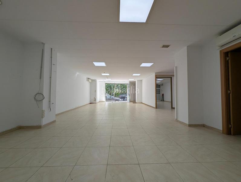 Foto 1649be4b-7ab0-46c5-b3f3-6e11a27ba5e8. Alquiler local comercial diàfano, luminoso y con posibilidad de dividir salas en Mataró